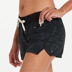 Vuori Clementine Black Camouflage Shorts